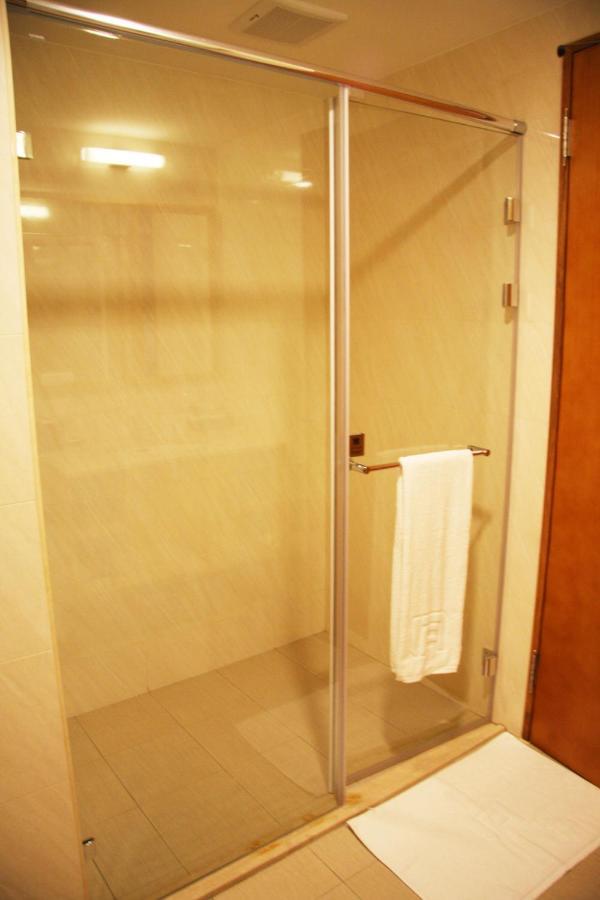 Fushin Hotel - Tainan Exterior photo