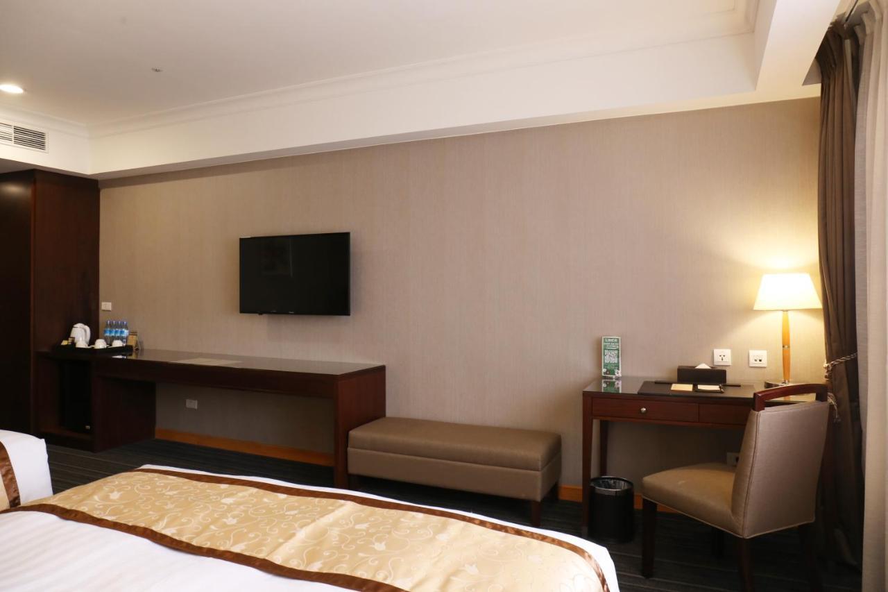Fushin Hotel - Tainan Exterior photo