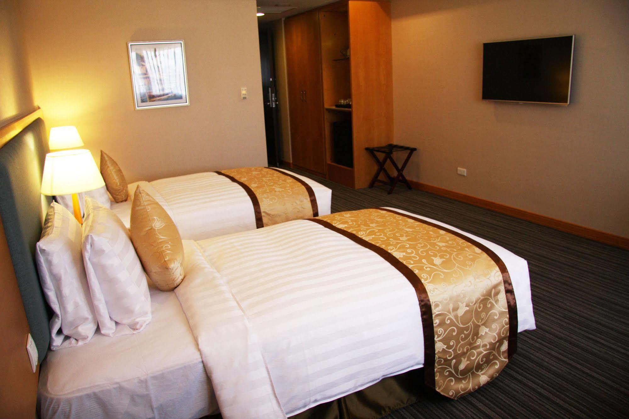 Fushin Hotel - Tainan Exterior photo